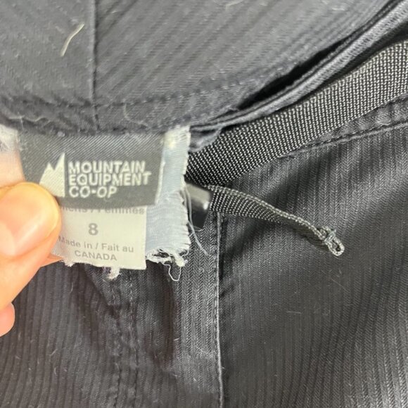 MEC Women's Black Short w/ Zip Pockets & Built-In Belt - Picture 5 of 6